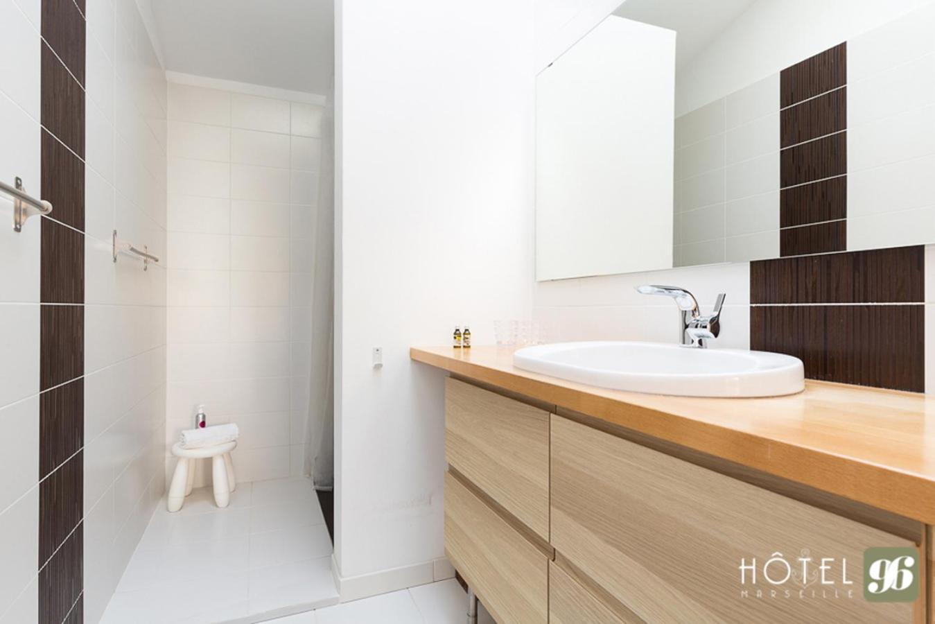 Hôtel 96 Marselha Quarto foto